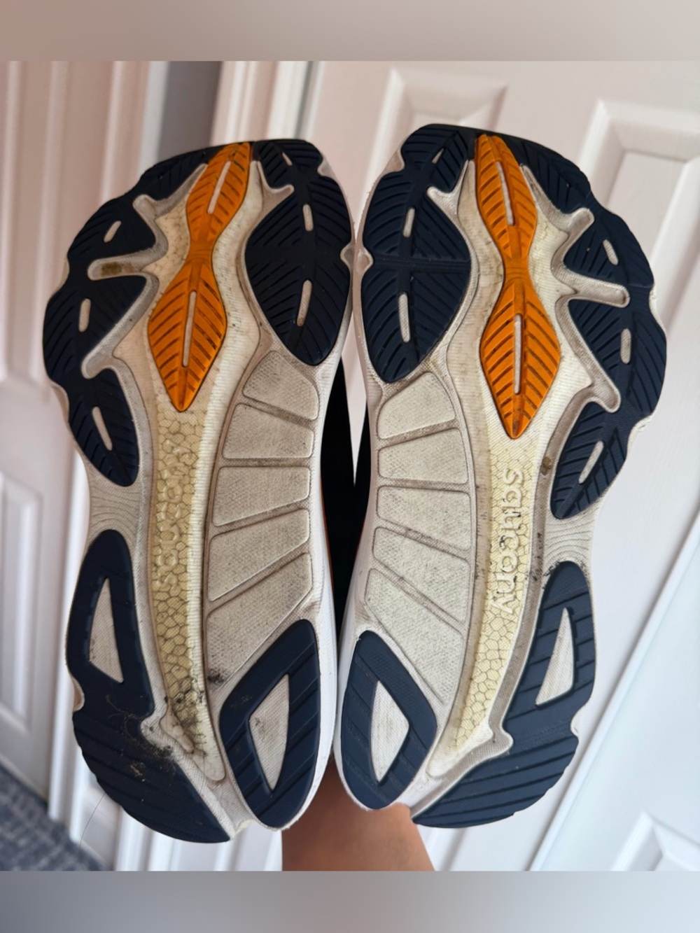Saucony Hurricane 24 Running Shoes Various Colors Men’s Size: 8 - Picture 10 of 11